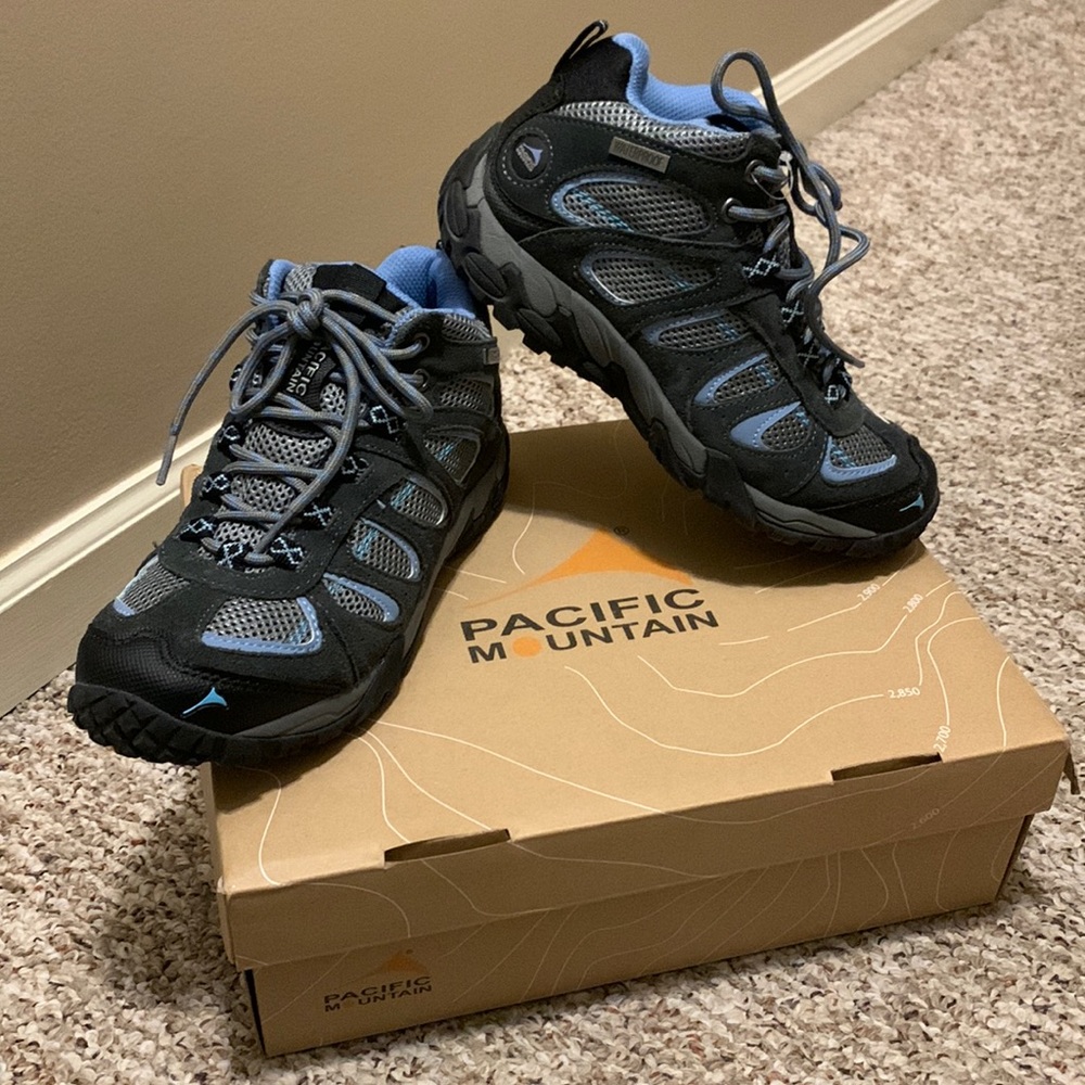 Pacific Mountain Women’s Size 7 (US) Hiking Shoes